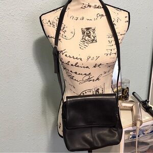 Vintage Nine West crossbody shoulder bag black
